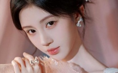 校花雪白大腿屈辱呻吟